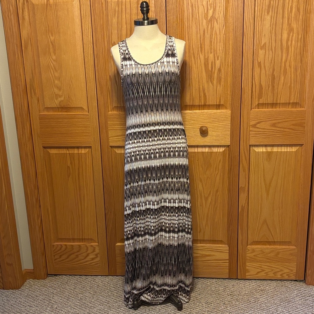 Sleeveless Black & White Patterned Maxi Dress
